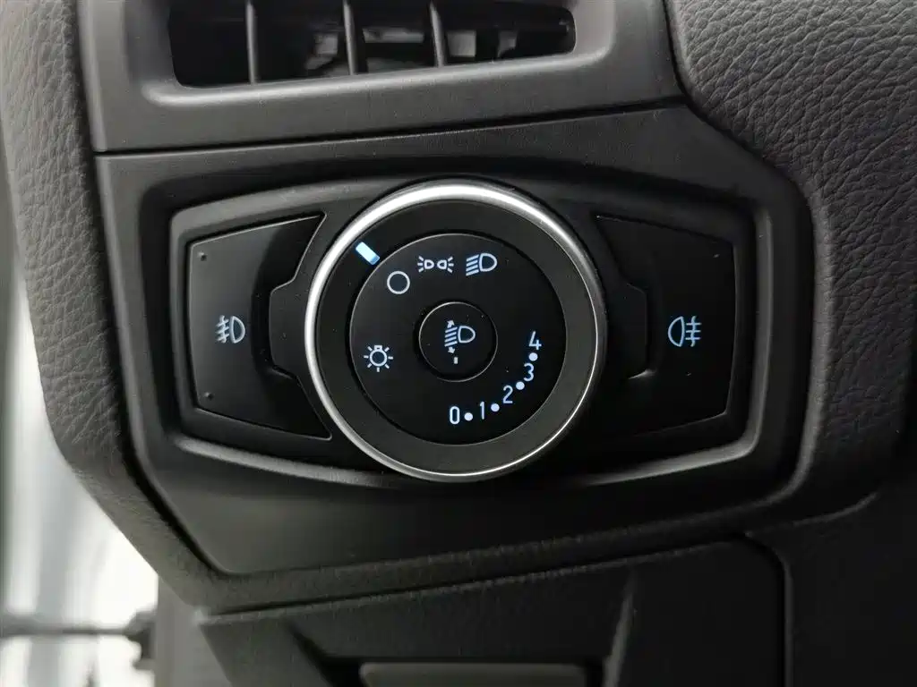 Focus 2020 hatchback classic 1.5L automatic fashion model купить на сайте DeffCars