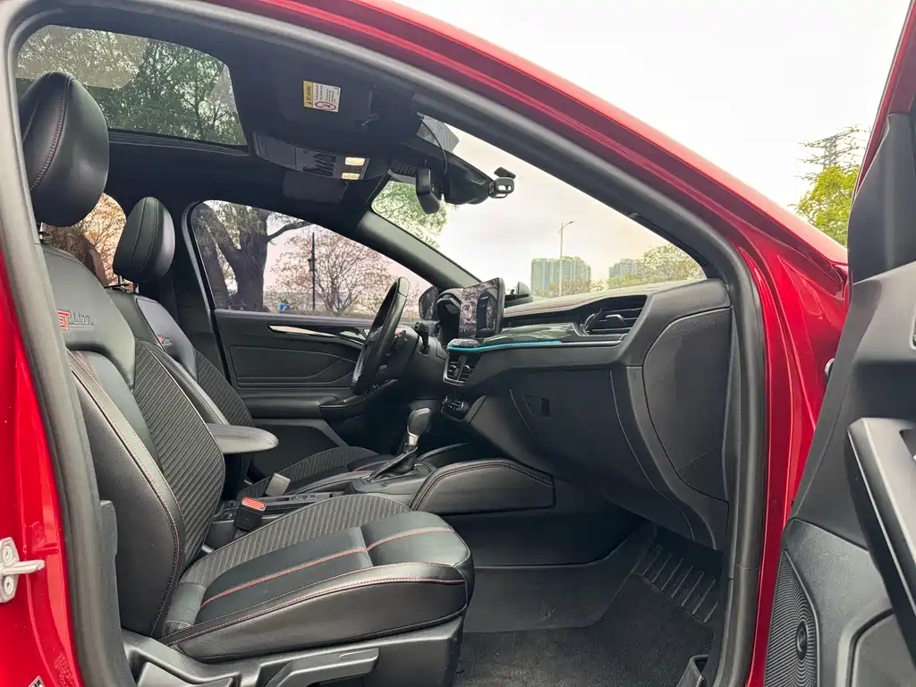 Focus 2022 Hatchback EcoBoost 180 Automatic ST Line купить на сайте DeffCars