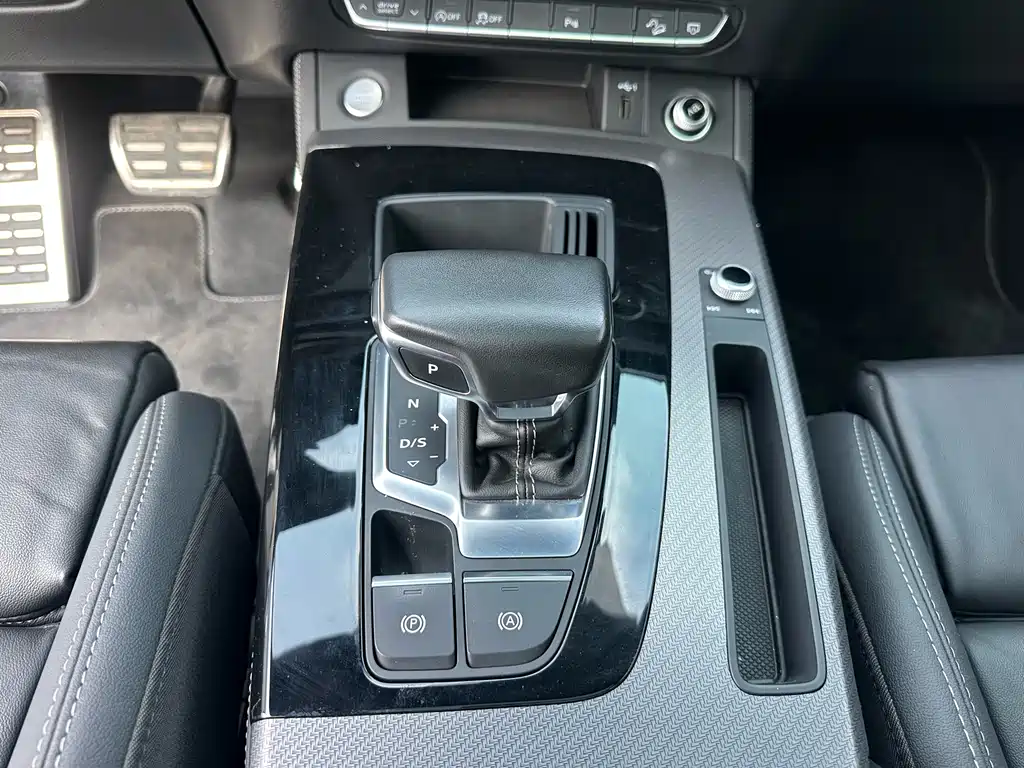 Audi Q5L 2024 40 TFSI luxury and dynamic model купить на сайте DeffCars