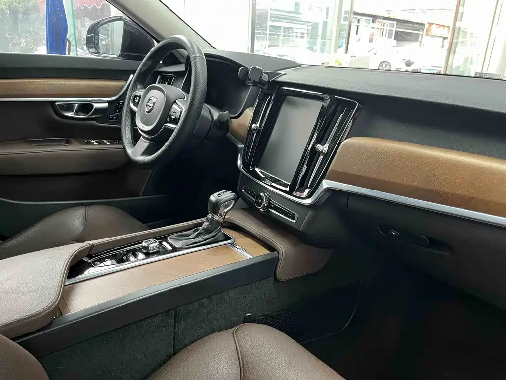 Volvo S90 2020 T5 Zhiyi Luxury Edition купить на сайте DeffCars