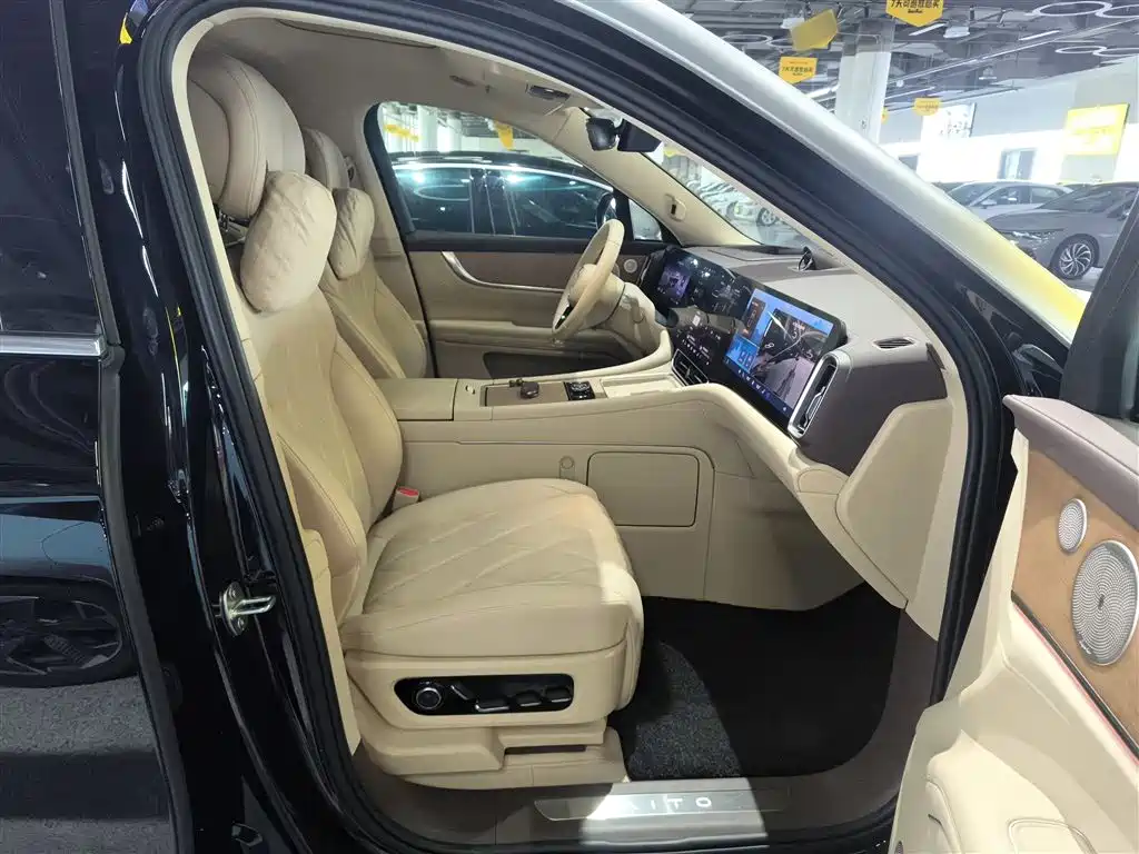 Wenjie M9 2025 extended range Ultra version 52kWh 6-seater version 192-line lidar) купить на сайте DeffCars