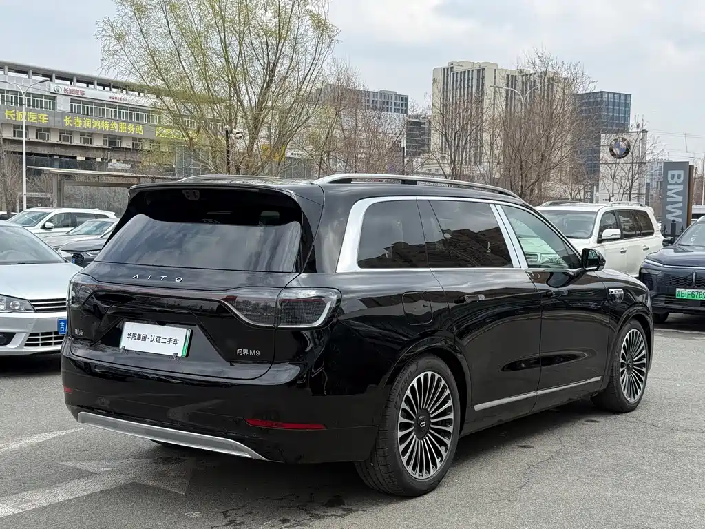 Wenjie M9 2025 extended range Ultra version 52kWh 6-seater version 192-line lidar) купить на сайте DeffCars