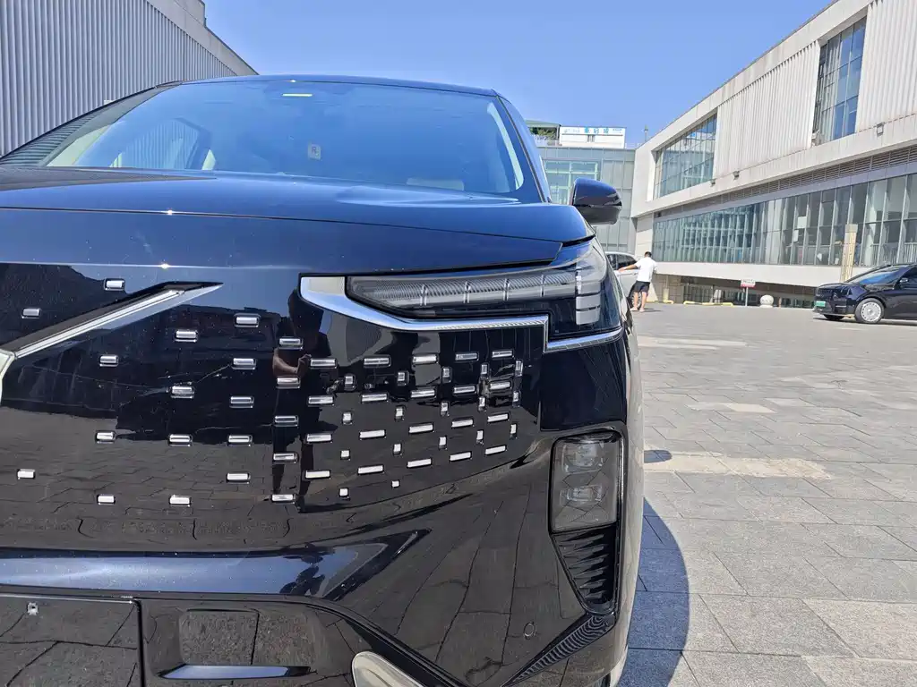 Volvo EM90 2025 Ultra Six Seater купить на сайте DeffCars