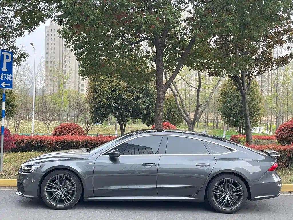 Audi A7 2023 45 TFSI Premium Selection купить на сайте DeffCars
