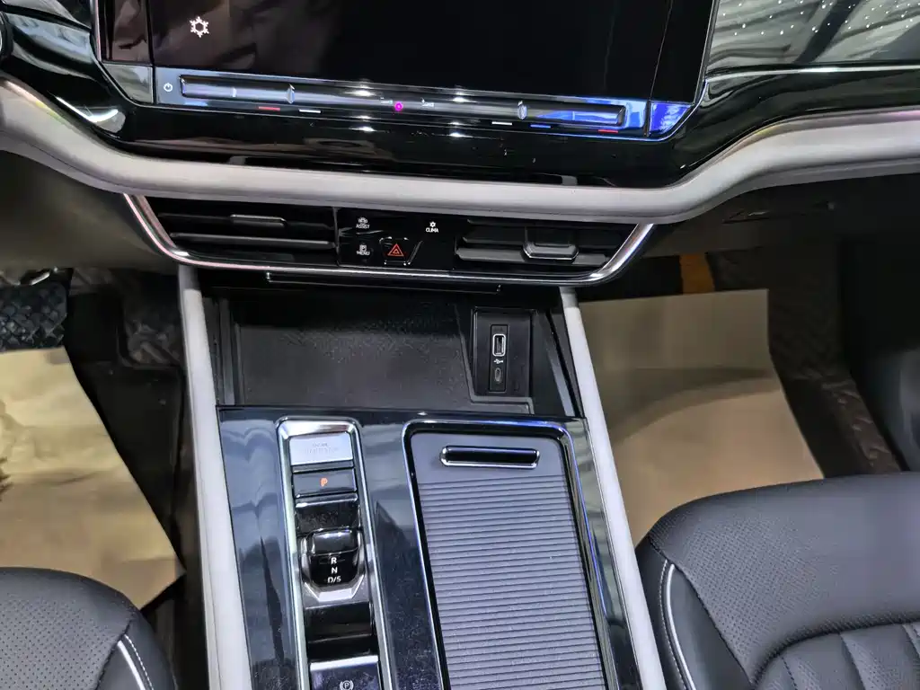 Touron 2023 380TSI four-wheel drive luxury version купить на сайте DeffCars