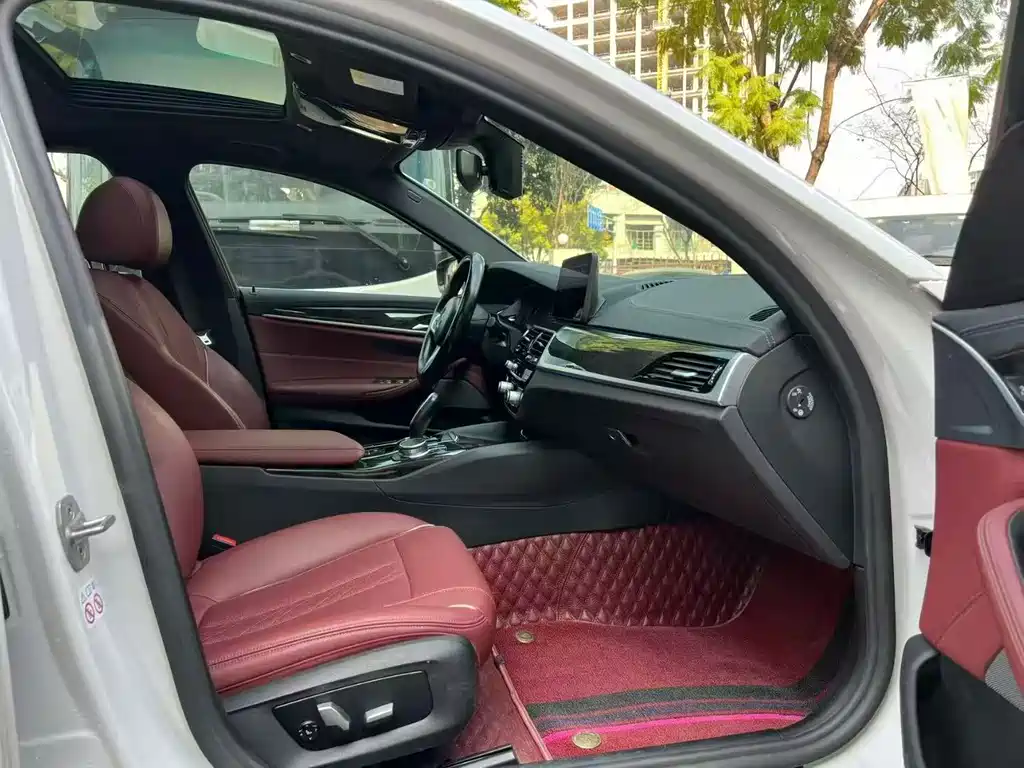 BMW 5 Series 2022 525Li M Sports Package купить на сайте DeffCars