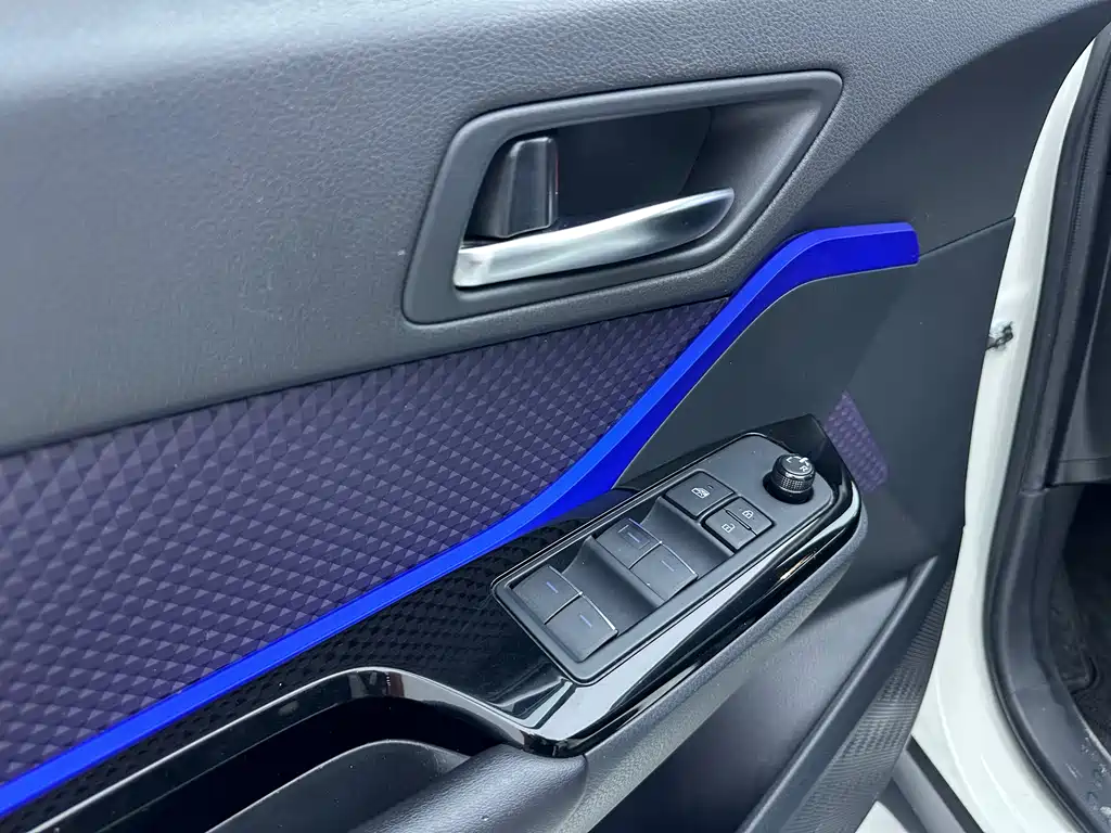 Yize IZOA 2018 2.0L Yichi Edition National VI купить на сайте DeffCars