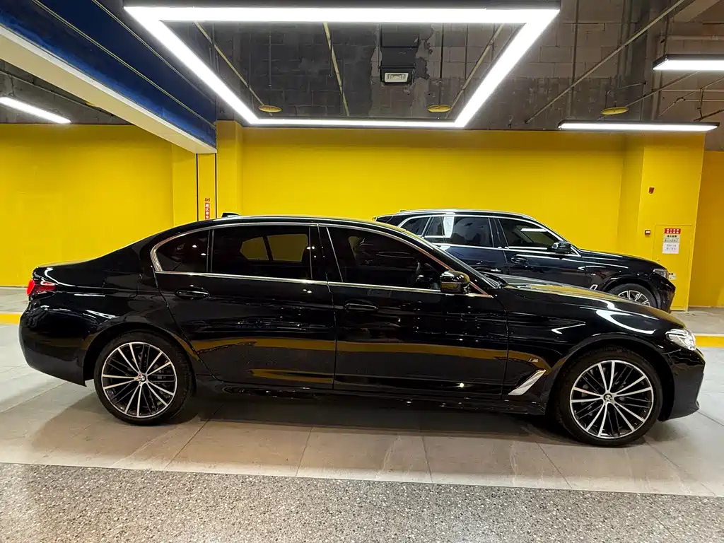 BMW 5 Series 2023 530Li Leading M Sports Package купить на сайте DeffCars