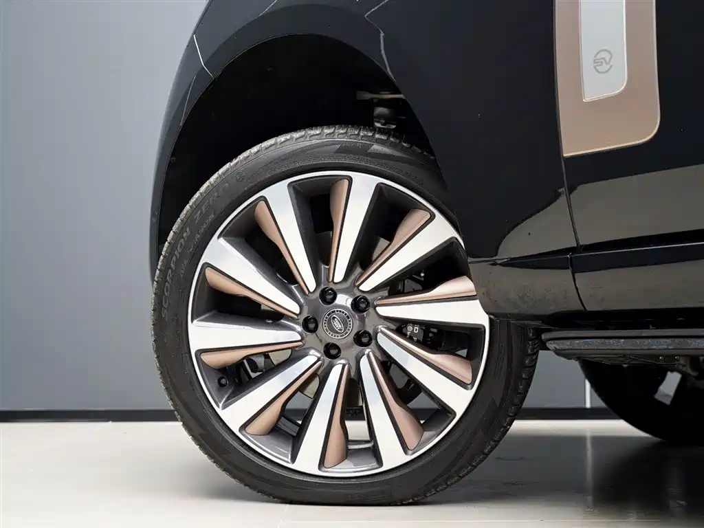 Range Rover 2024 3.0 L6 400PS SV Honor Creation Extended Edition купить на сайте DeffCars