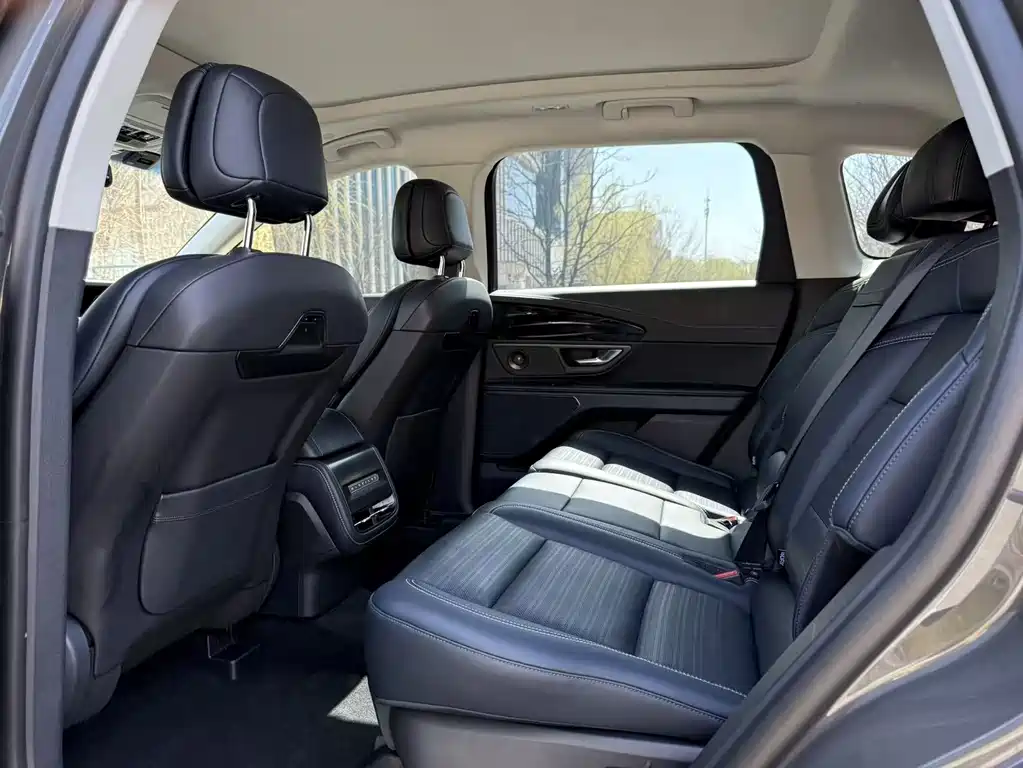Voyager 2023 2.0T four-wheel drive Zunrui version купить на сайте DeffCars