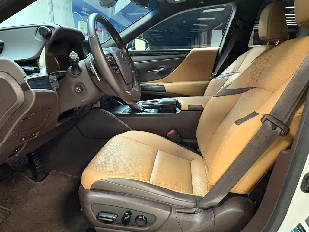 Lexus ES 2020 200 Excellence Edition купить на сайте DeffCars