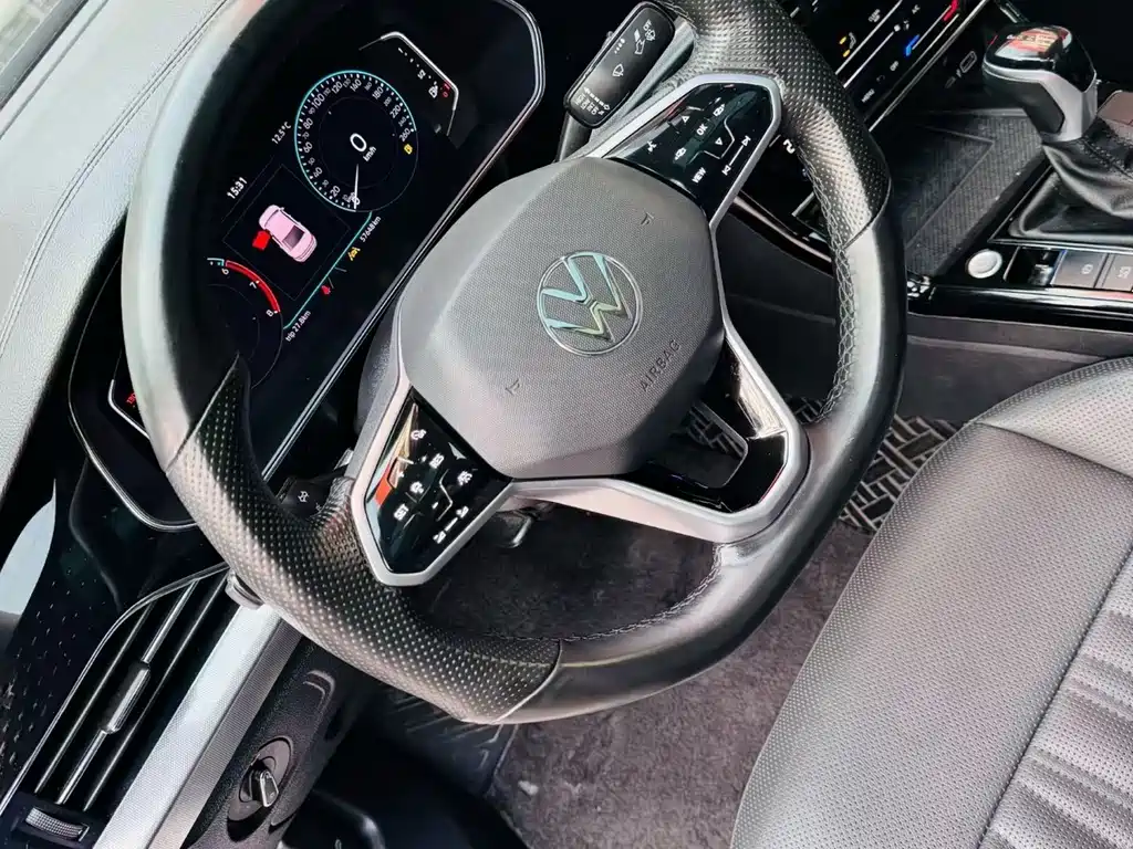 Passat 2022 330TSI Deluxe Edition купить на сайте DeffCars