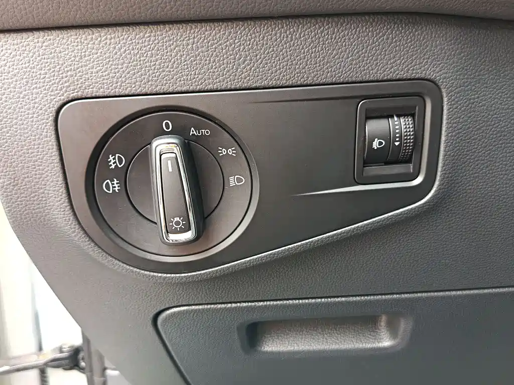 Tiguan L 2019 facelift 330TSI automatic two-wheel drive panoramic comfort version National VI купить на сайте DeffCars