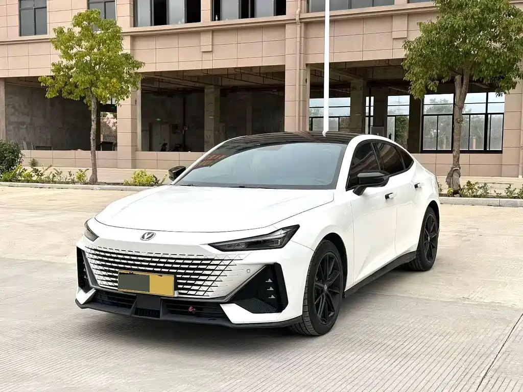 Changan UNI-V 2022 1.5T premium model купить на сайте DeffCars