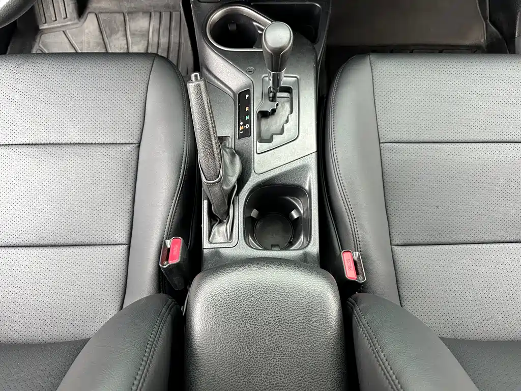 RAV4 Rongfang 2018 2.0L CVT two-wheel drive fashion X version купить на сайте DeffCars