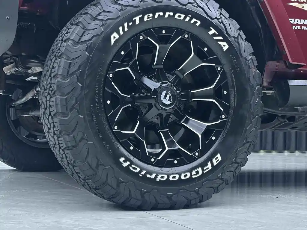 Wrangler 2012 3.6L Sahara four-door version купить на сайте DeffCars