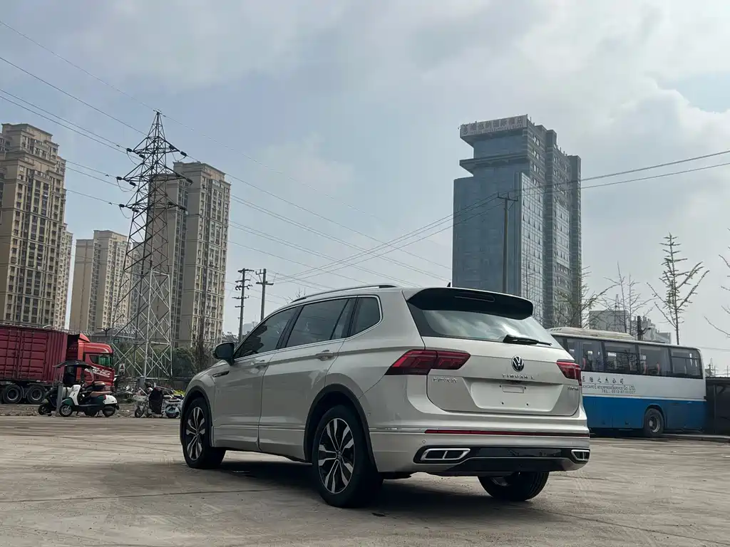 Tiguan L 2022 330TSI automatic two-wheel drive R-Line version купить на сайте DeffCars