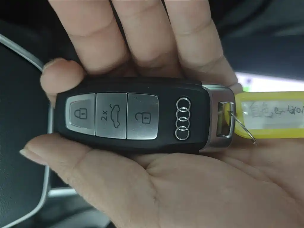 Audi e-tron 2021 50 quattro luxury model купить на сайте DeffCars