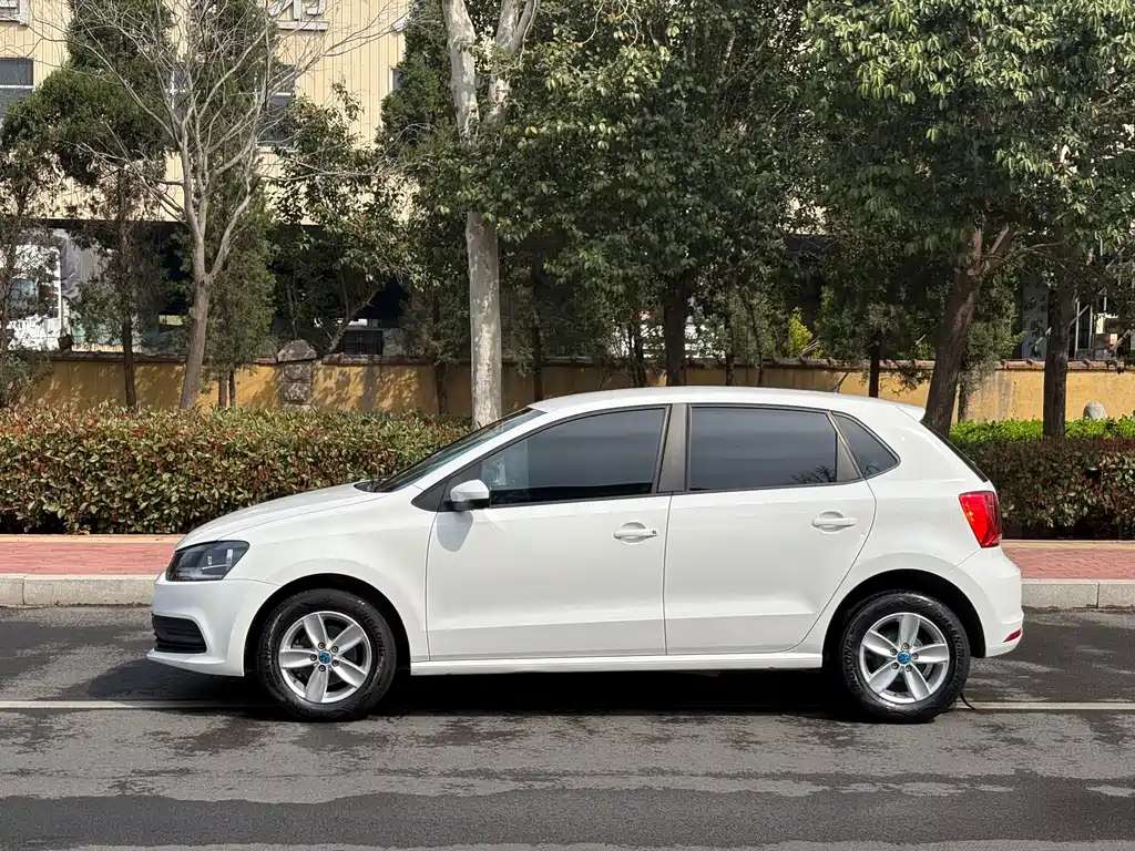 Polo 2016 1.4L manual fashion model купить на сайте DeffCars