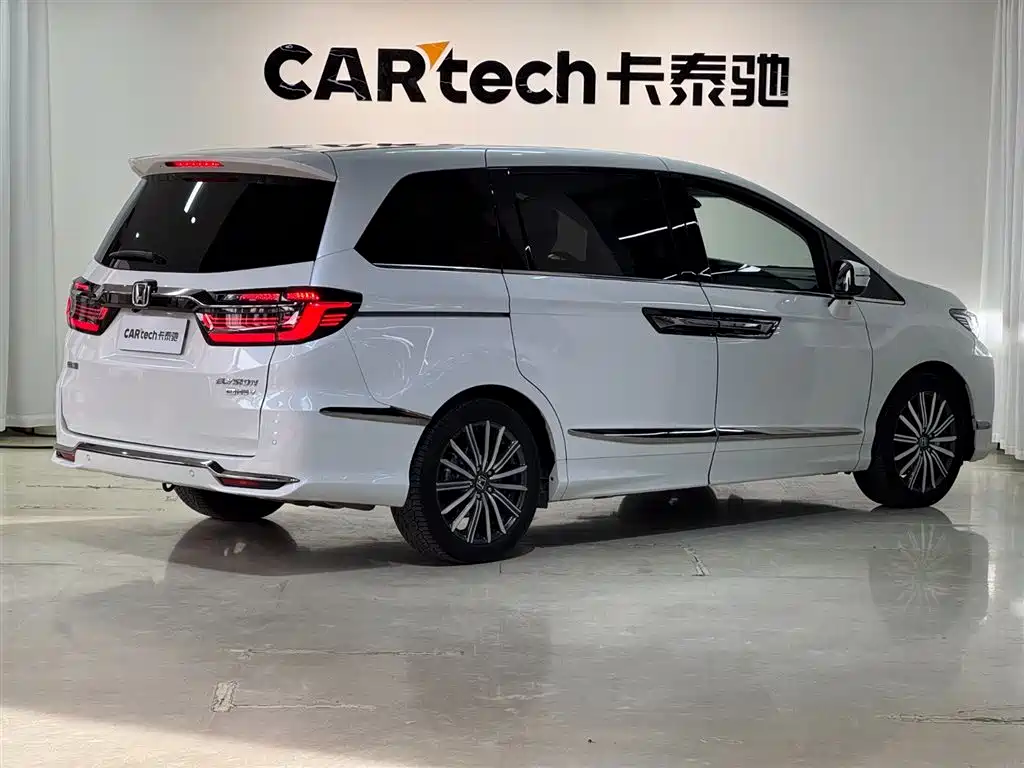Alison 2022 2.0L e:HEV Deluxe Edition купить на сайте DeffCars