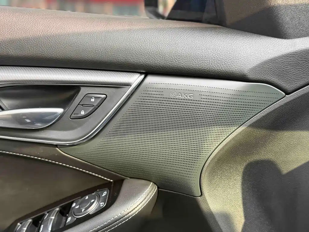 Cadillac CT5 2024 28T Luxury Pro купить на сайте DeffCars