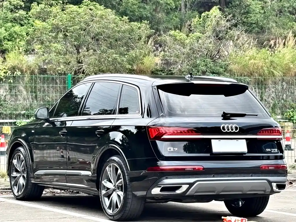Audi Q7 2022 55 TFSI quattro S line Sporty купить на сайте DeffCars