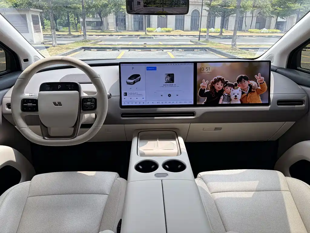 Ideal i8 2025 Standard Edition купить на сайте DeffCars