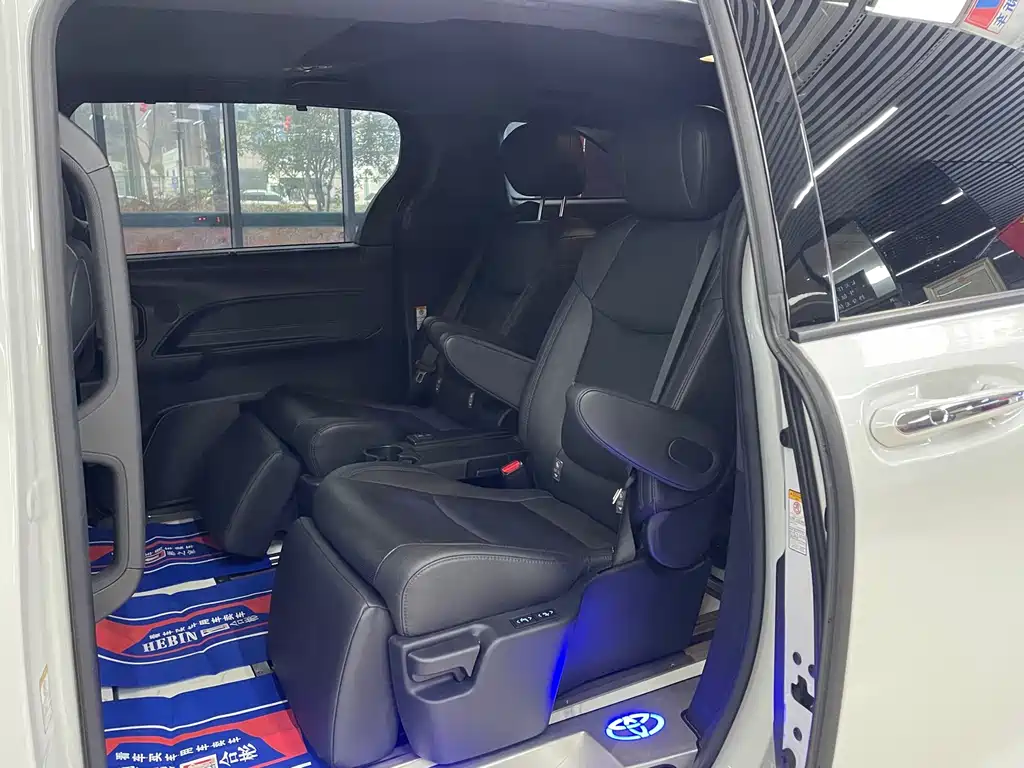 SIENNA 2021 2.5L Hybrid Premium Edition купить на сайте DeffCars