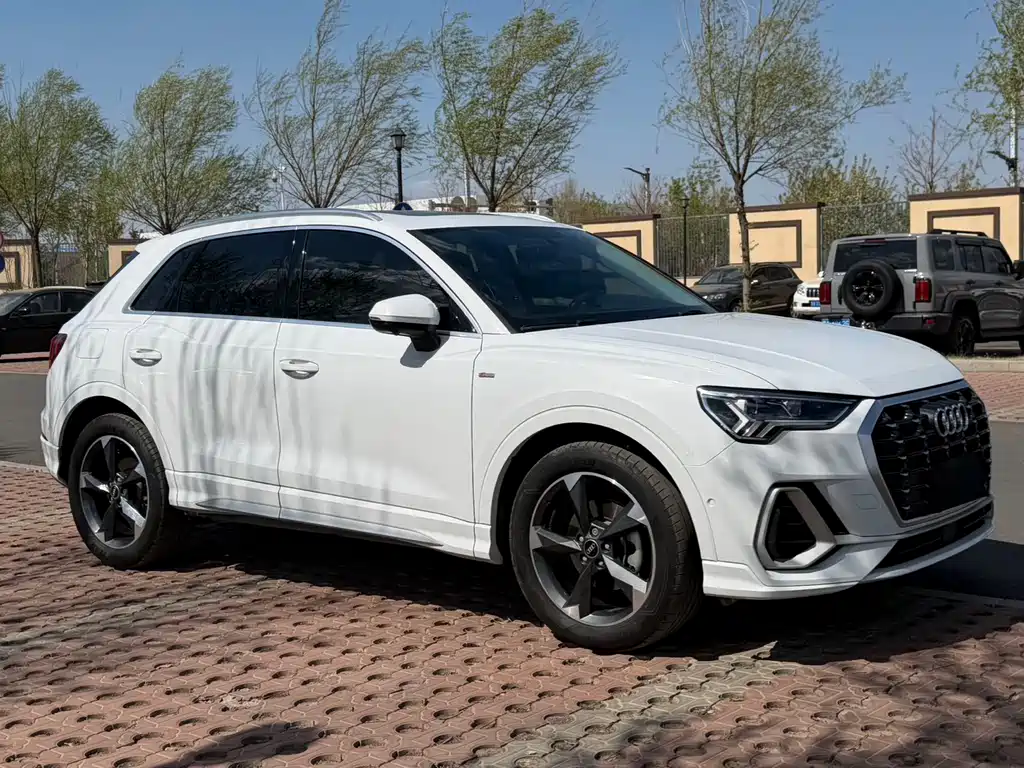 Audi Q3 2022 35 TFSI Fashionable and Dynamic купить на сайте DeffCars