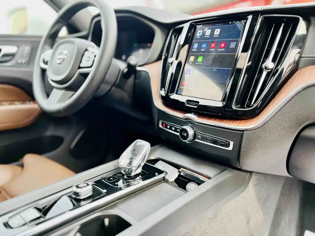 Volvo XC60 2025 B5 four-wheel drive Zhiyuan luxury version купить на сайте DeffCars