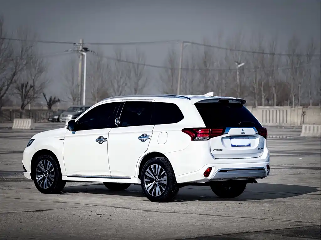 Outlander 2021 facelift 2.0L 2WD Enjoy Edition 5 seats купить на сайте DeffCars