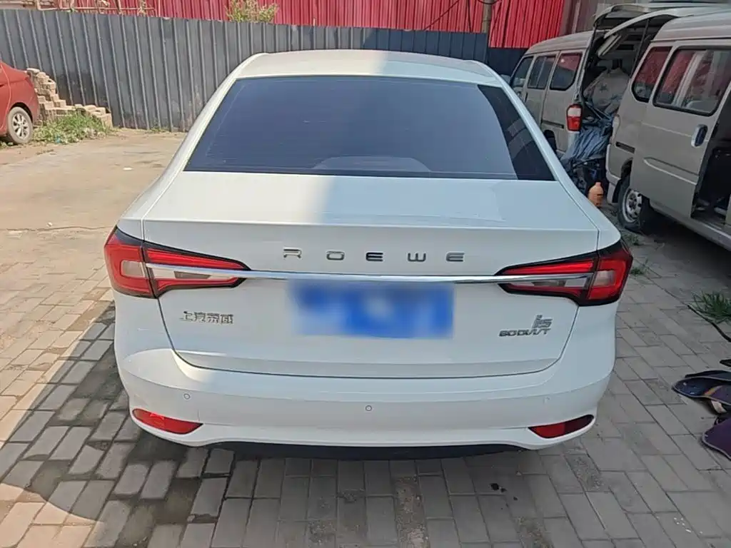 Roewe i5 2020 1.5L manual 4G Internet leading version купить на сайте DeffCars