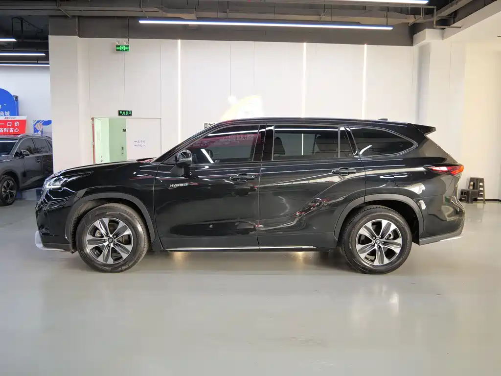 Crown Lufang 2023 2.5L HEV four-wheel drive elite version купить на сайте DeffCars