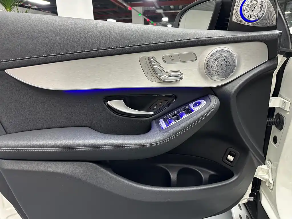 Mercedes-Benz GLC coupe 2022 facelift GLC 260 4MATIC coupe SUV купить на сайте DeffCars