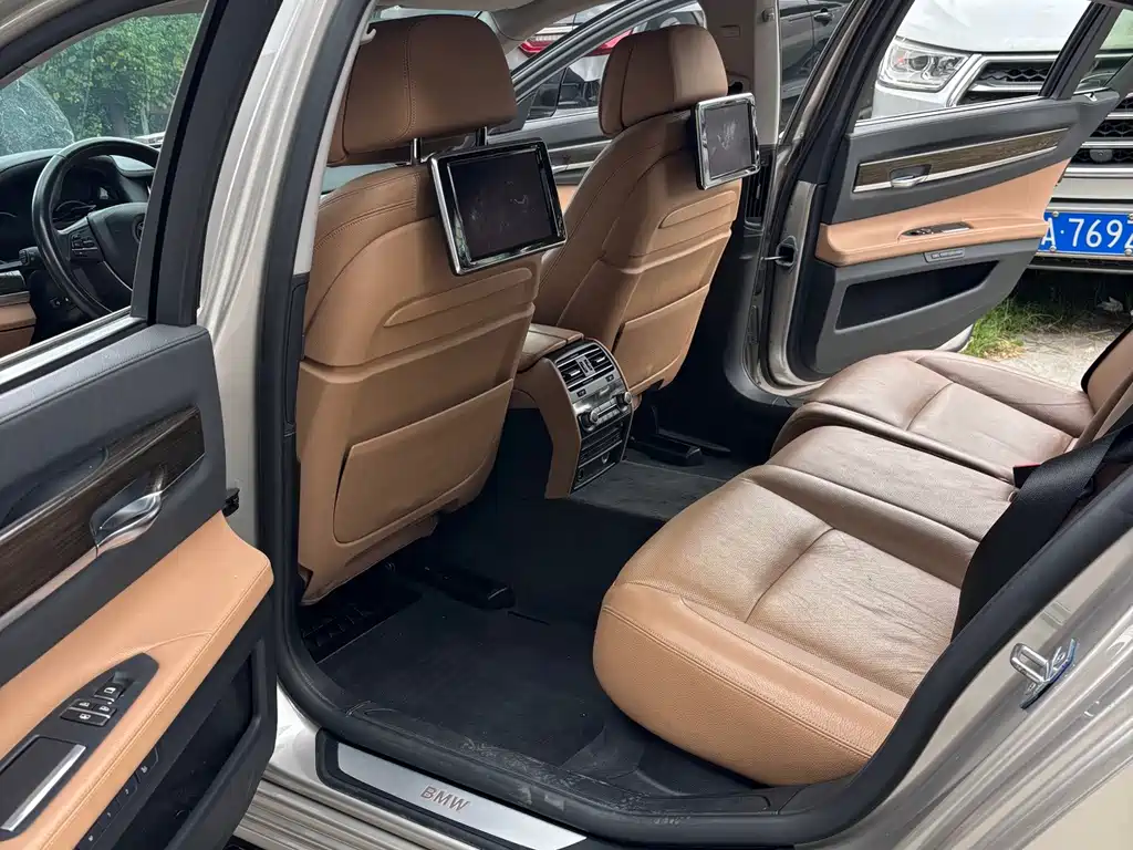 BMW 7 Series 2013 730Li Luxury купить на сайте DeffCars