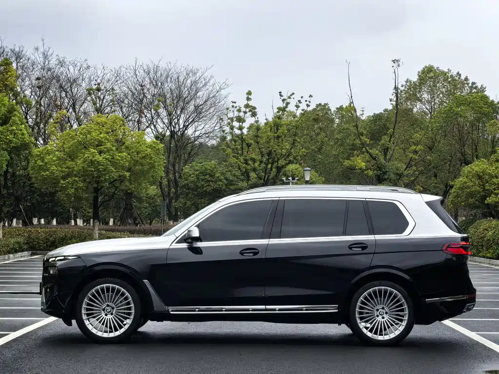 BMW X7 2024 xDrive40i Leading Luxury Package купить на сайте DeffCars
