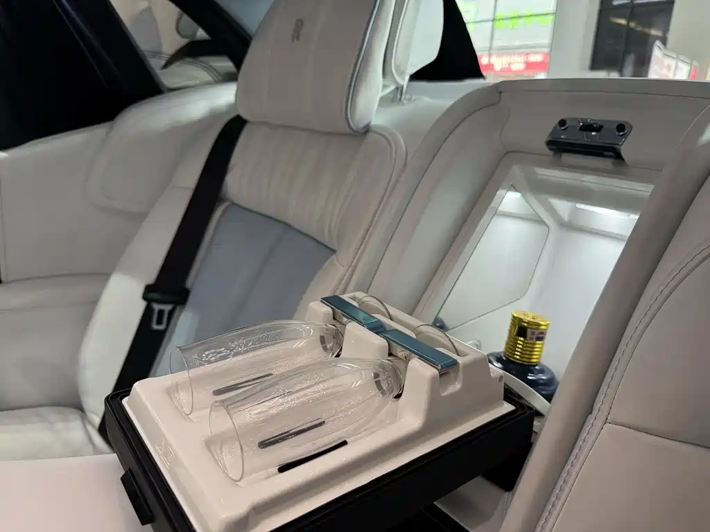 Phantom 2018 6.7T long wheelbase version купить на сайте DeffCars