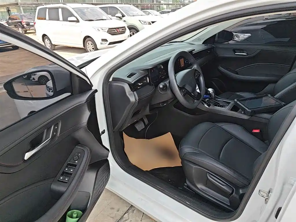Roewe i5 2023 1.5L CVT Deluxe Edition купить на сайте DeffCars