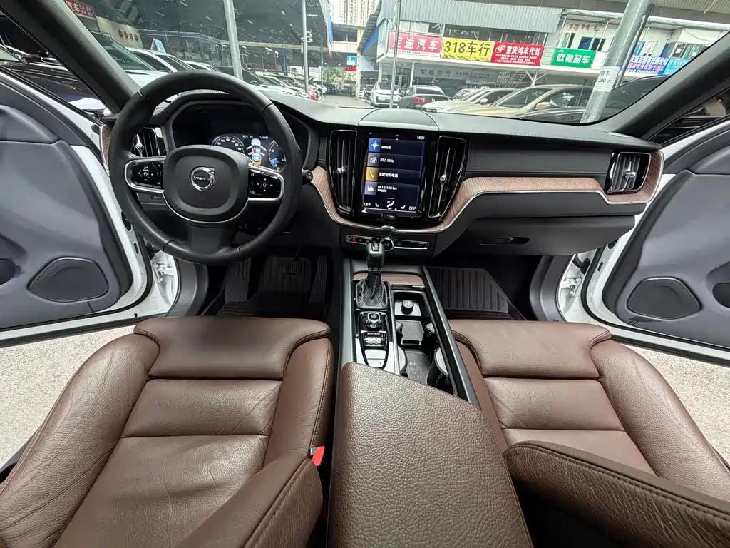 Volvo XC60 2021 T5 four-wheel drive Zhiyuan Deluxe Edition купить на сайте DeffCars