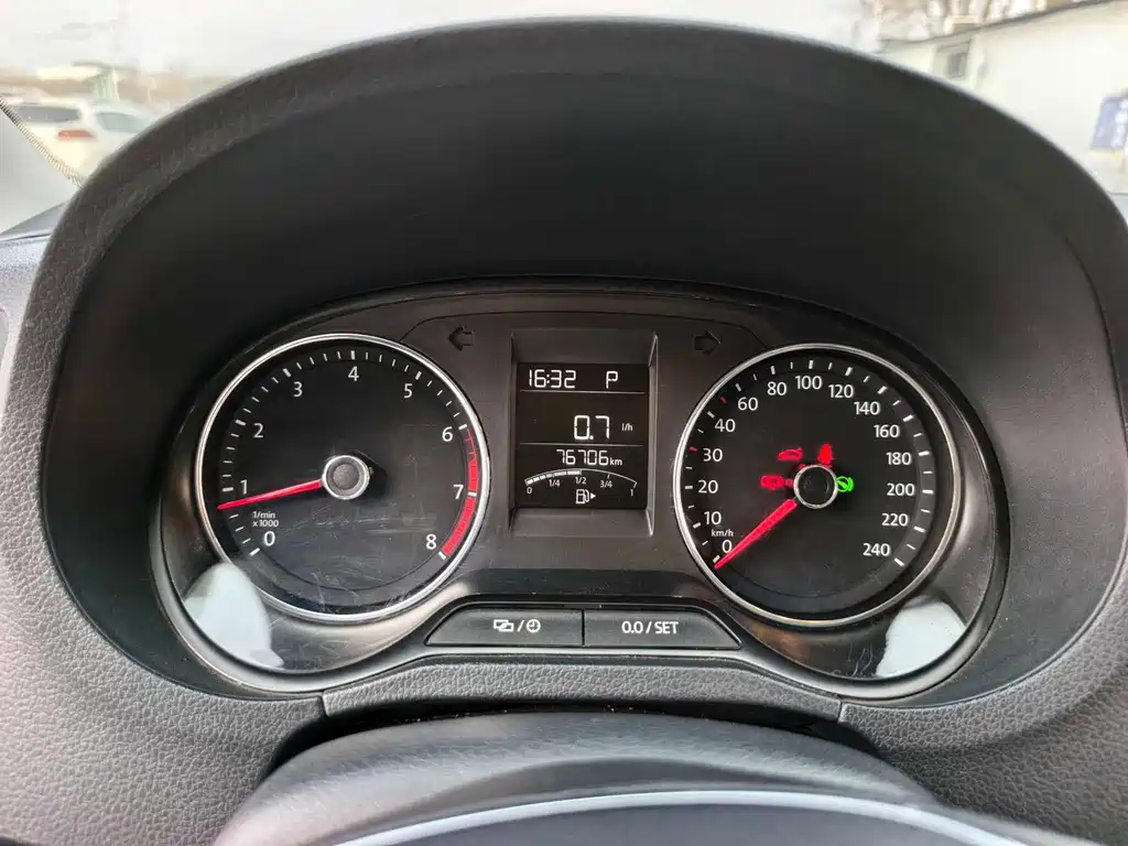 Polo 2016 1.6L automatic comfort model купить на сайте DeffCars