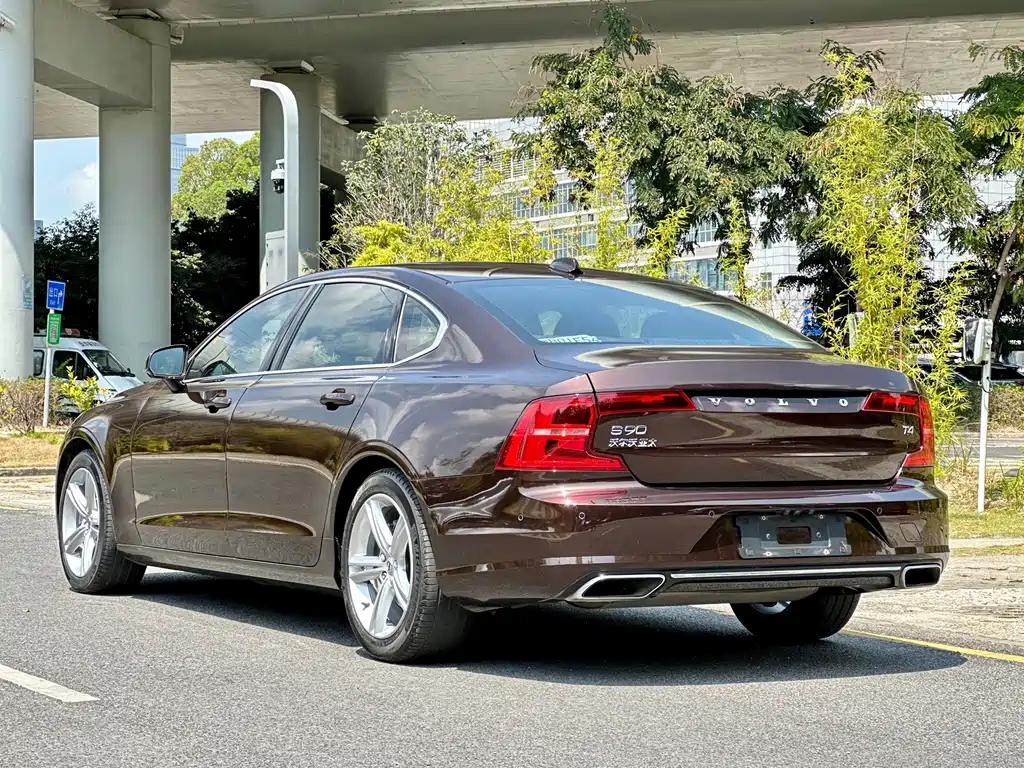 Volvo S90 2017 T4 Zhiyuan Edition купить на сайте DeffCars