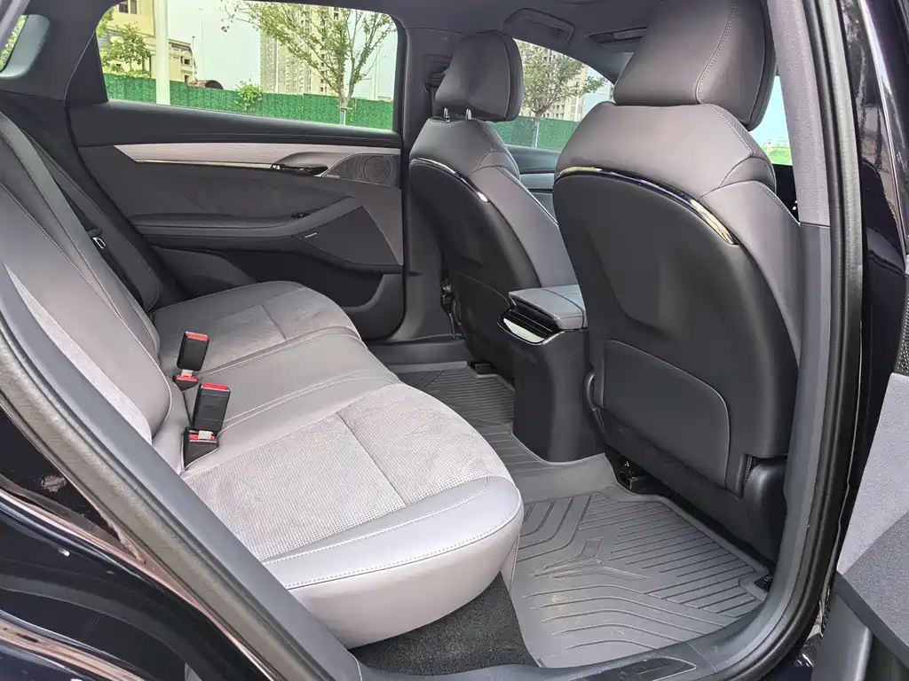 Lantu Chasing Light 2024 PHEV four-wheel drive ultra-long battery life flagship version купить на сайте DeffCars