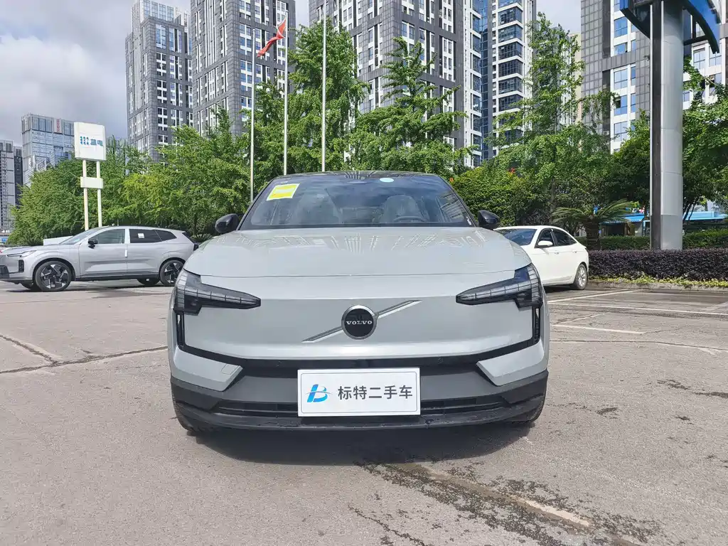 Volvo EX30 2025 rear drive long range version Plus купить на сайте DeffCars