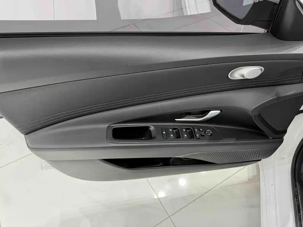 Elantra 2023 1.5L CVT LUX Premium Edition купить на сайте DeffCars