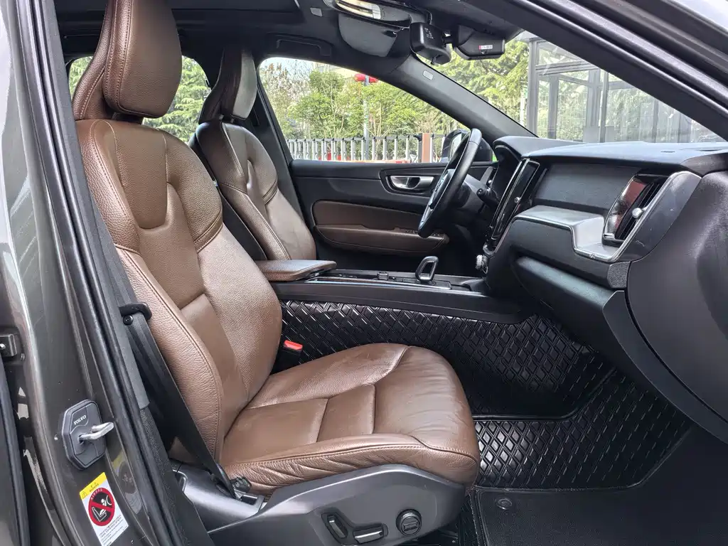 Volvo XC60 2022 B5 four-wheel drive Zhiyi Luxury Edition купить на сайте DeffCars