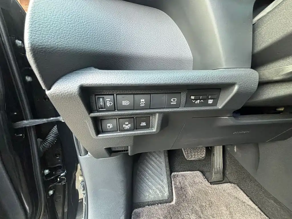 SIENNA 2023 2.5L Hybrid Premium Edition купить на сайте DeffCars