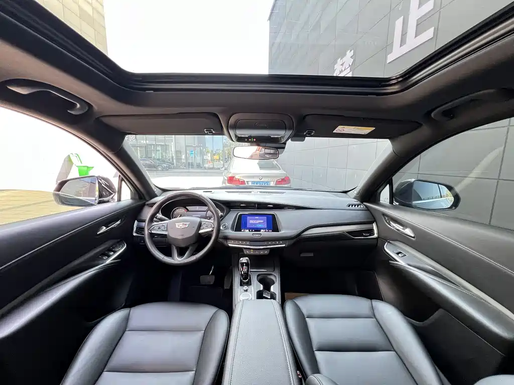 Cadillac XT4 2022 28T two-wheel drive luxury model купить на сайте DeffCars