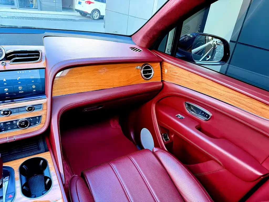 Bentayga 2021 4.0T V8 купить на сайте DeffCars