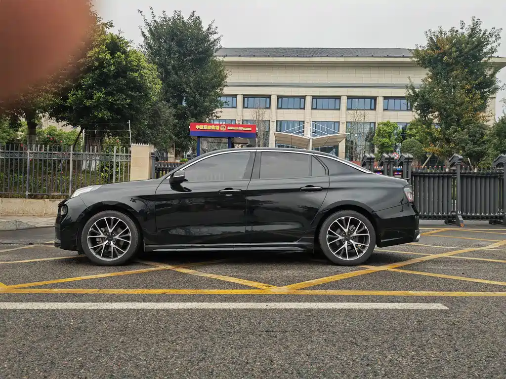 Lynk & Co 03 2019 2.0TD Automatic Pro Edition купить на сайте DeffCars