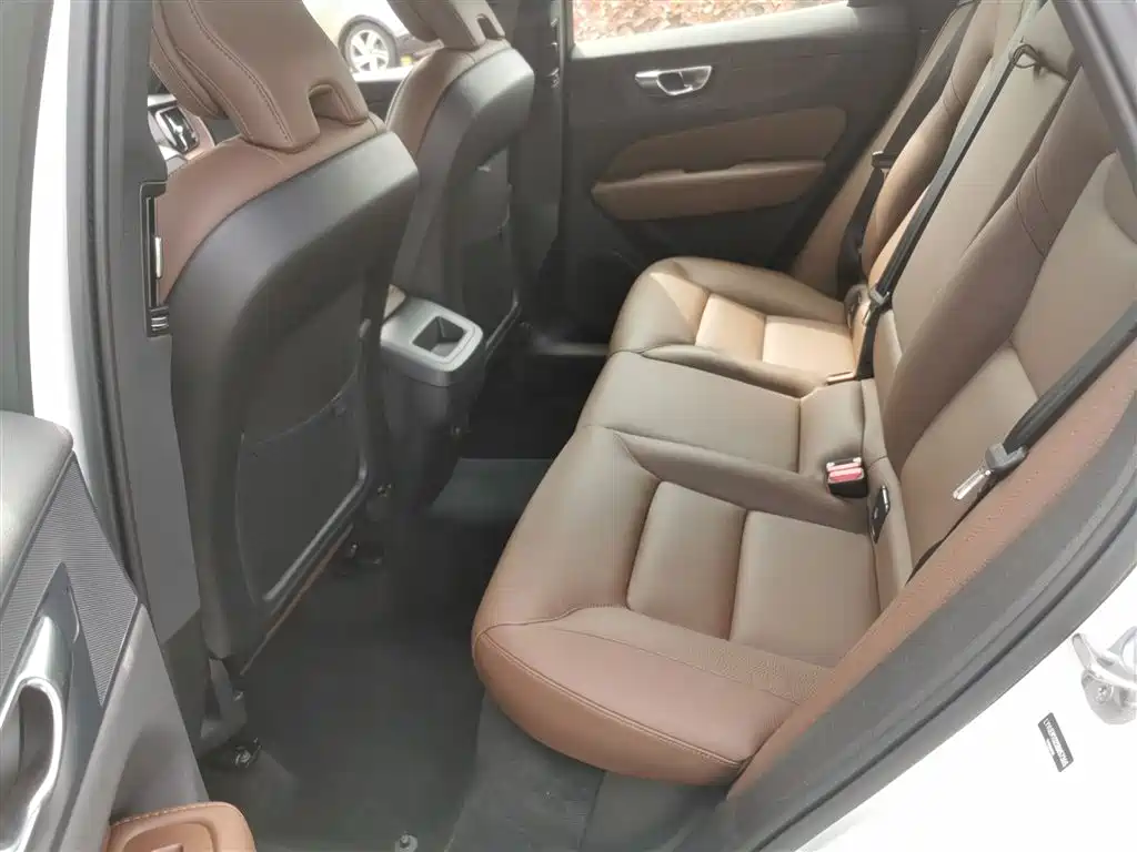 Volvo XC60 2025 B5 four-wheel drive Zhiyuan luxury version купить на сайте DeffCars